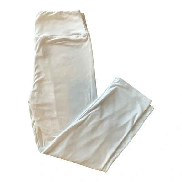 Super soft White Capri Leggings - Picture 2 of 7